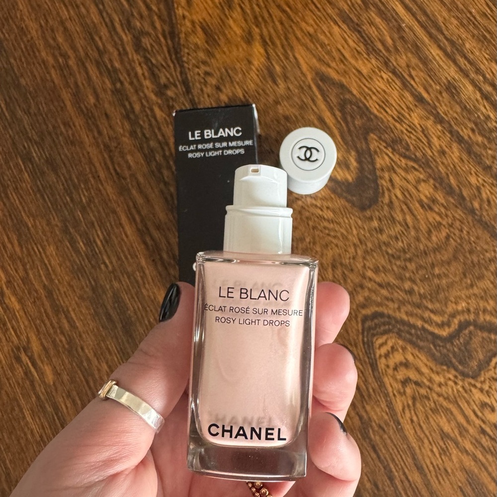 CHANEL Le Blanc Rosy Light Drops Highlighter